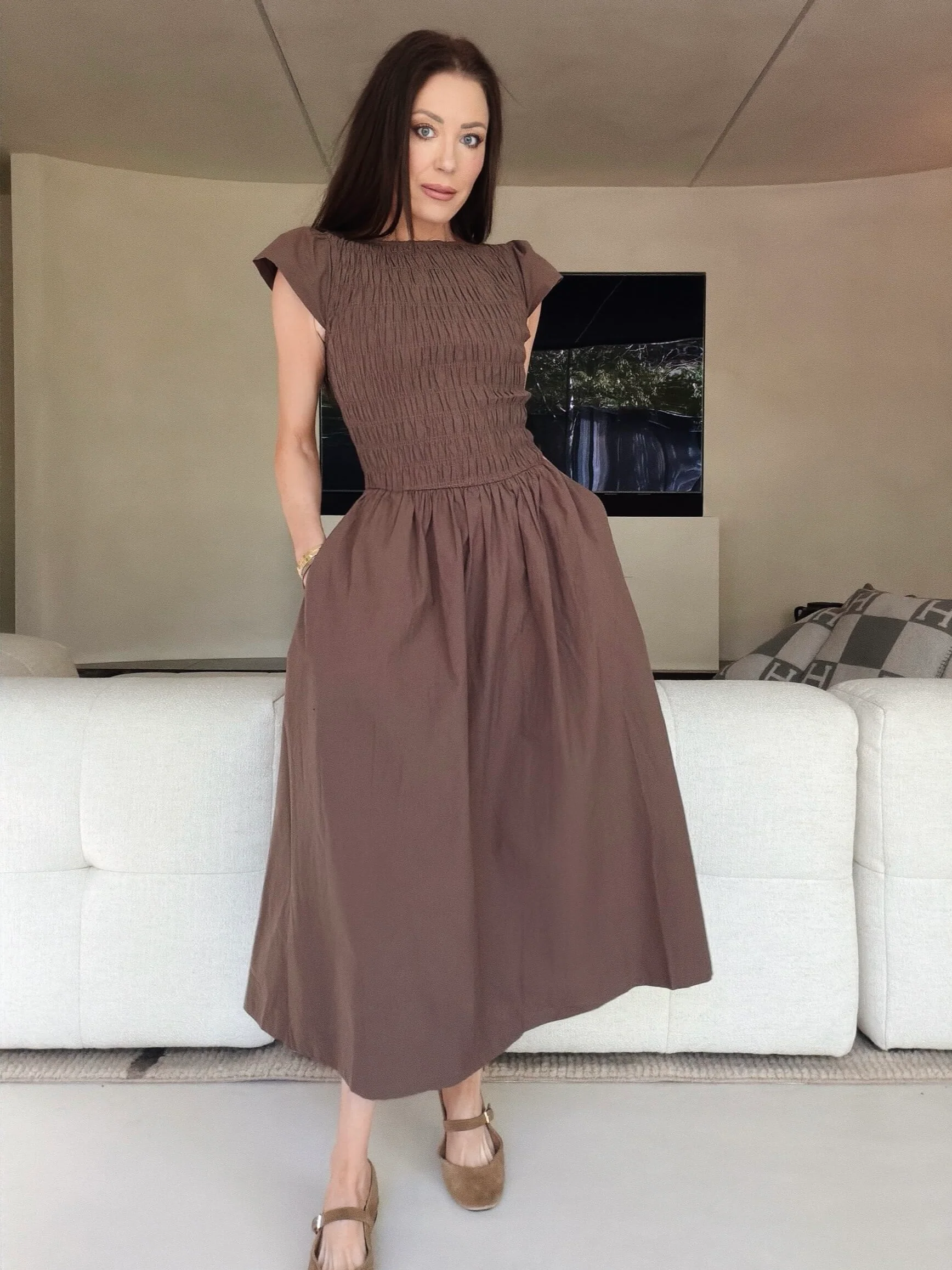 'ELIZABETH' SHIRRED BODICE SHORT SLEEVE MIDAXI DRESS BROWN - Image 4