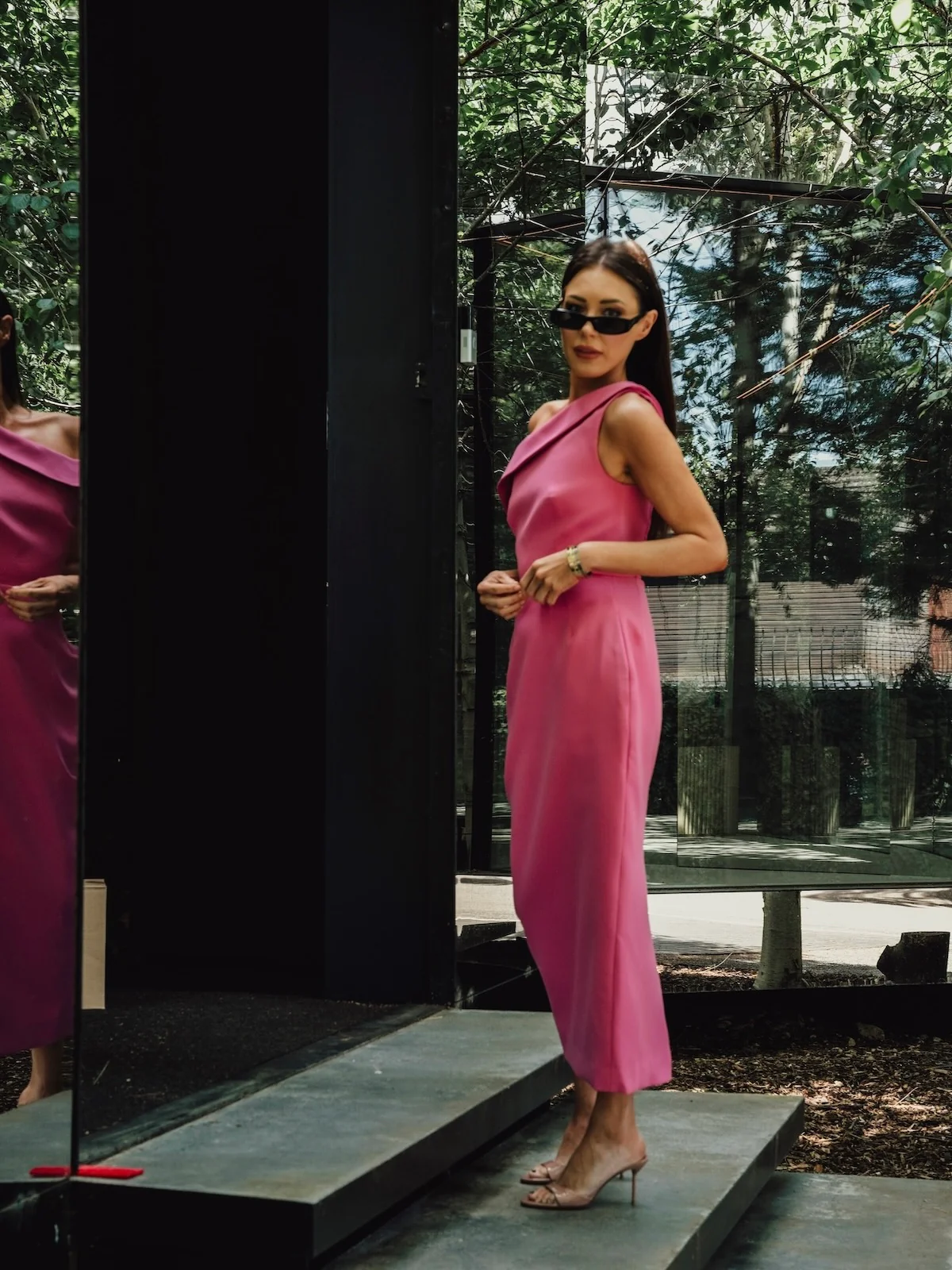 'JACKIE O' OFF THE SHOULDER HOURGLASS MIDI DRESS PINK - Image 5