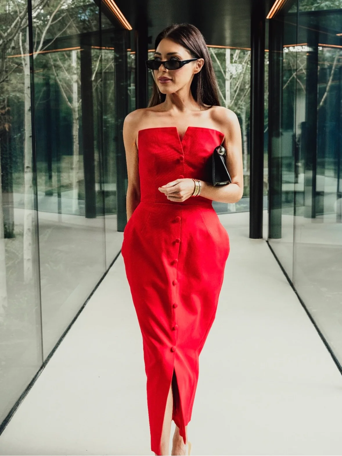 'MARILYN' EXAGGERATED SQUARE BANDEAU BUTTON DETAIL MIDI DRESS RED - Image 5