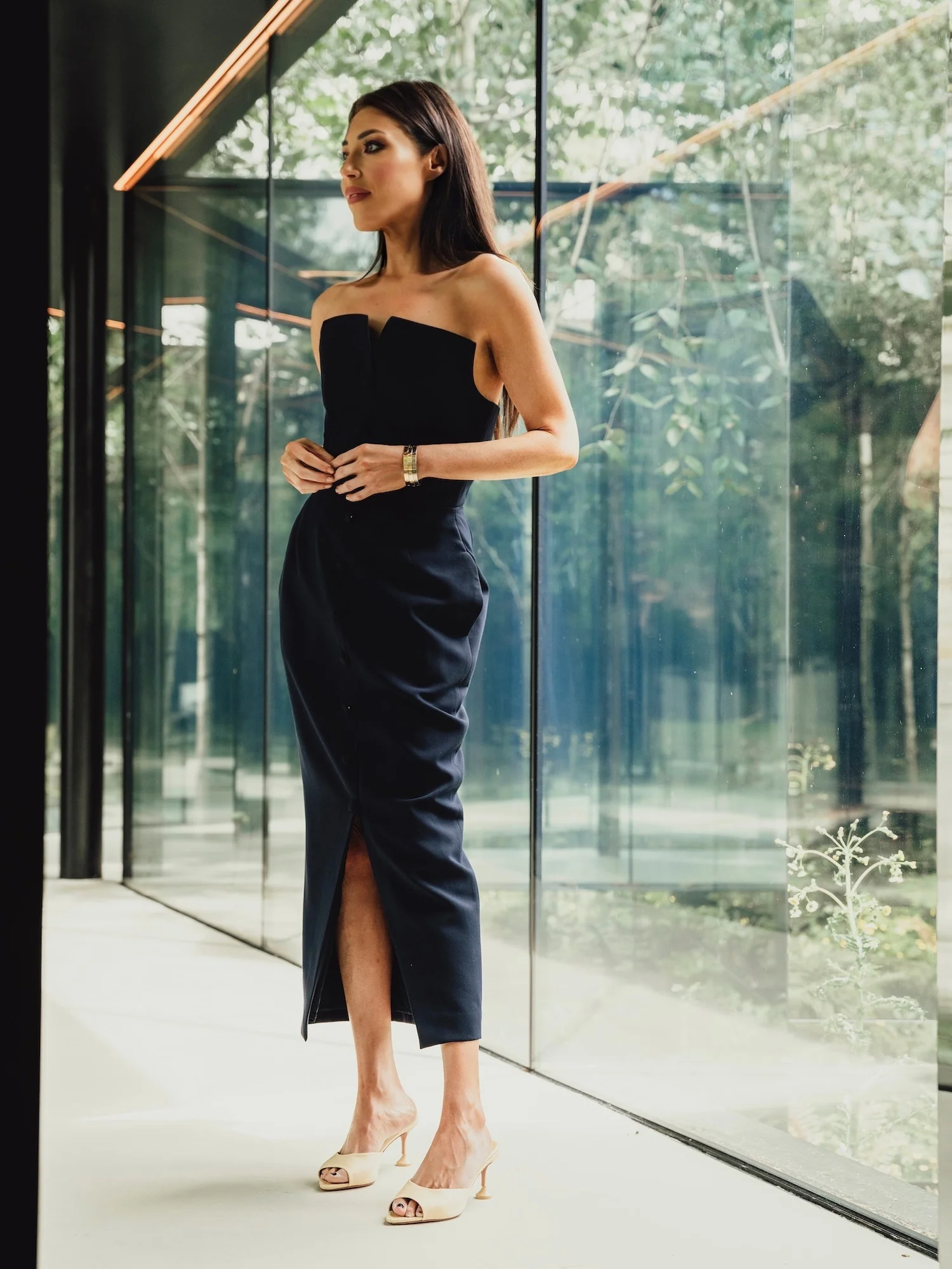 'MARILYN' EXAGGERATED SQUARE BANDEAU BUTTON DETAIL MIDI DRESS NAVY - Image 3