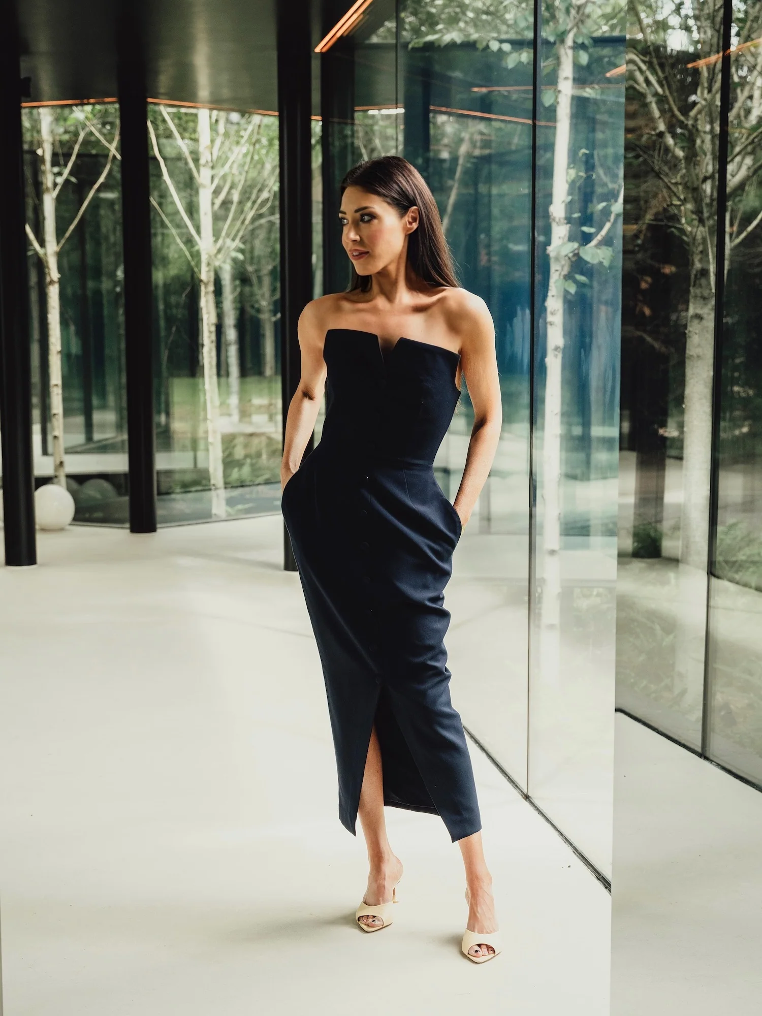 'MARILYN' EXAGGERATED SQUARE BANDEAU BUTTON DETAIL MIDI DRESS NAVY - Image 4