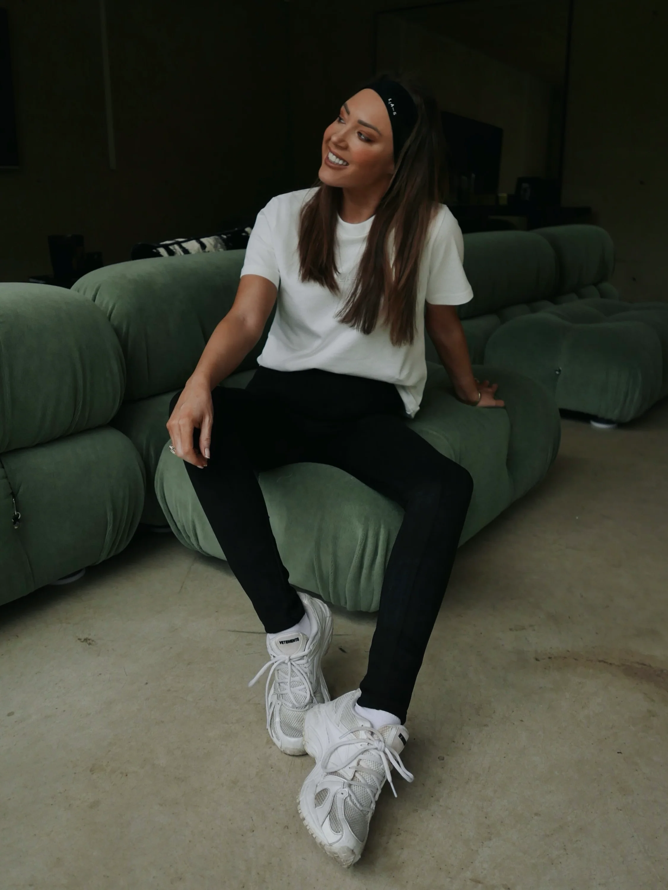 CONTOURING FAUX SUEDE LEGGINGS IN BLACK - Image 5